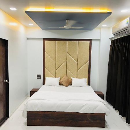 Hotel New City Light Сурат Екстериор снимка