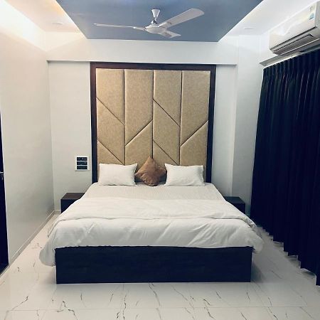 Hotel New City Light Сурат Екстериор снимка