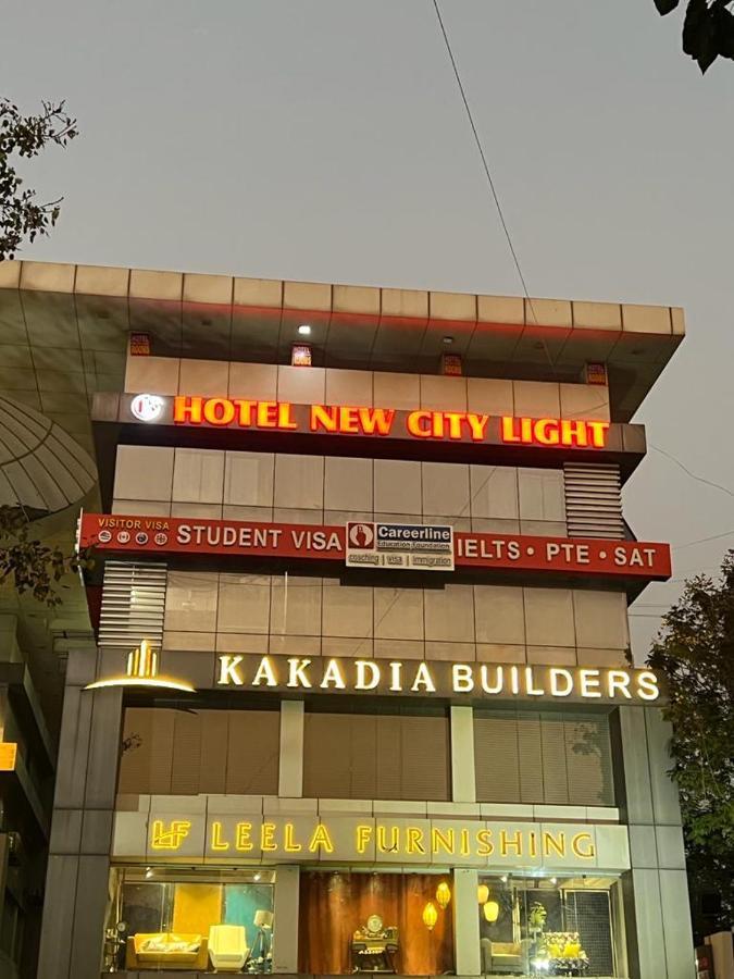Hotel New City Light Сурат Екстериор снимка