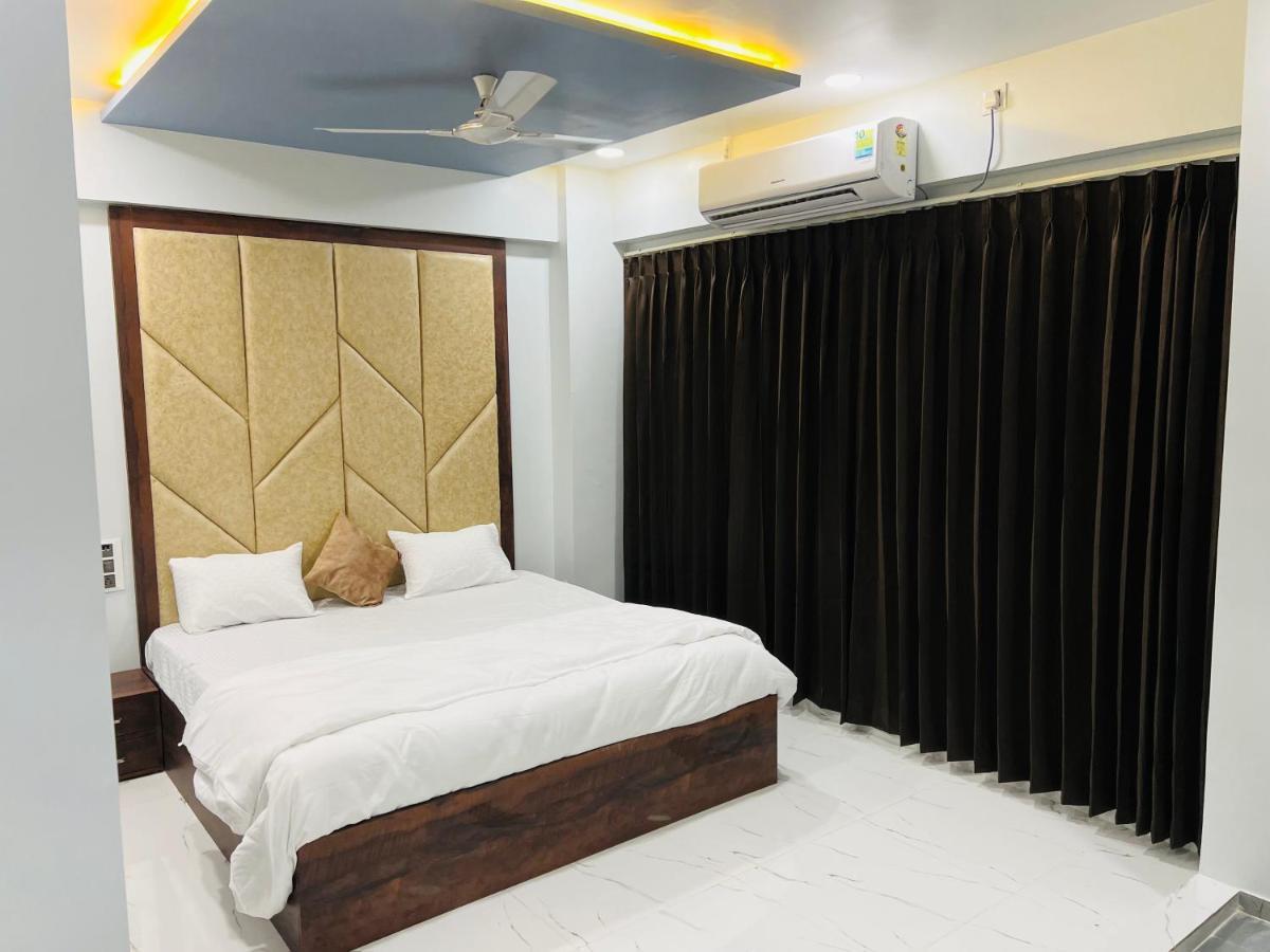 Hotel New City Light Сурат Екстериор снимка
