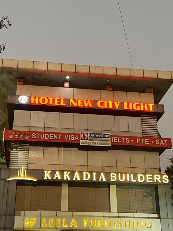 Hotel New City Light Сурат Екстериор снимка