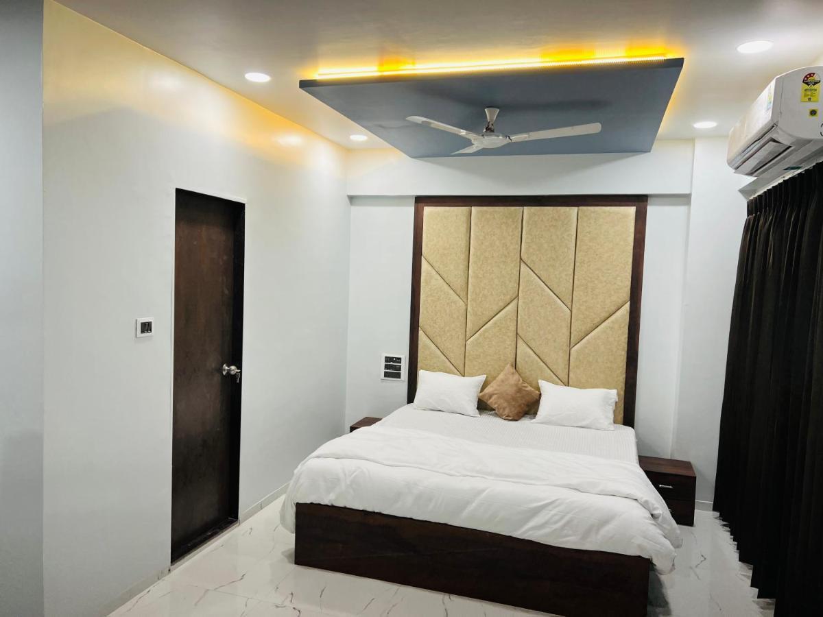 Hotel New City Light Сурат Екстериор снимка