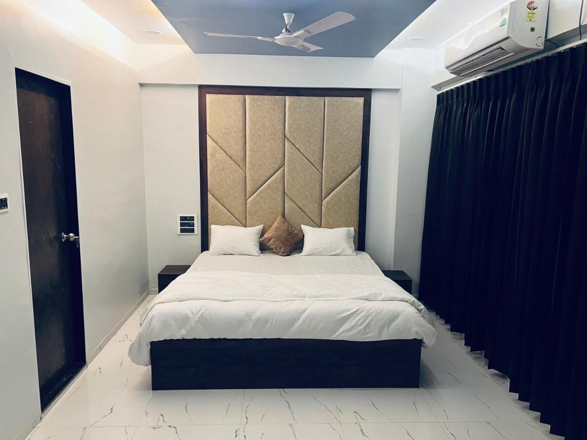 Hotel New City Light Сурат Екстериор снимка