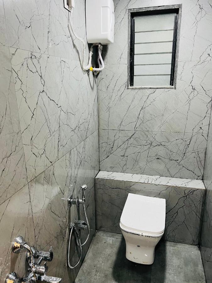 Hotel New City Light Сурат Екстериор снимка
