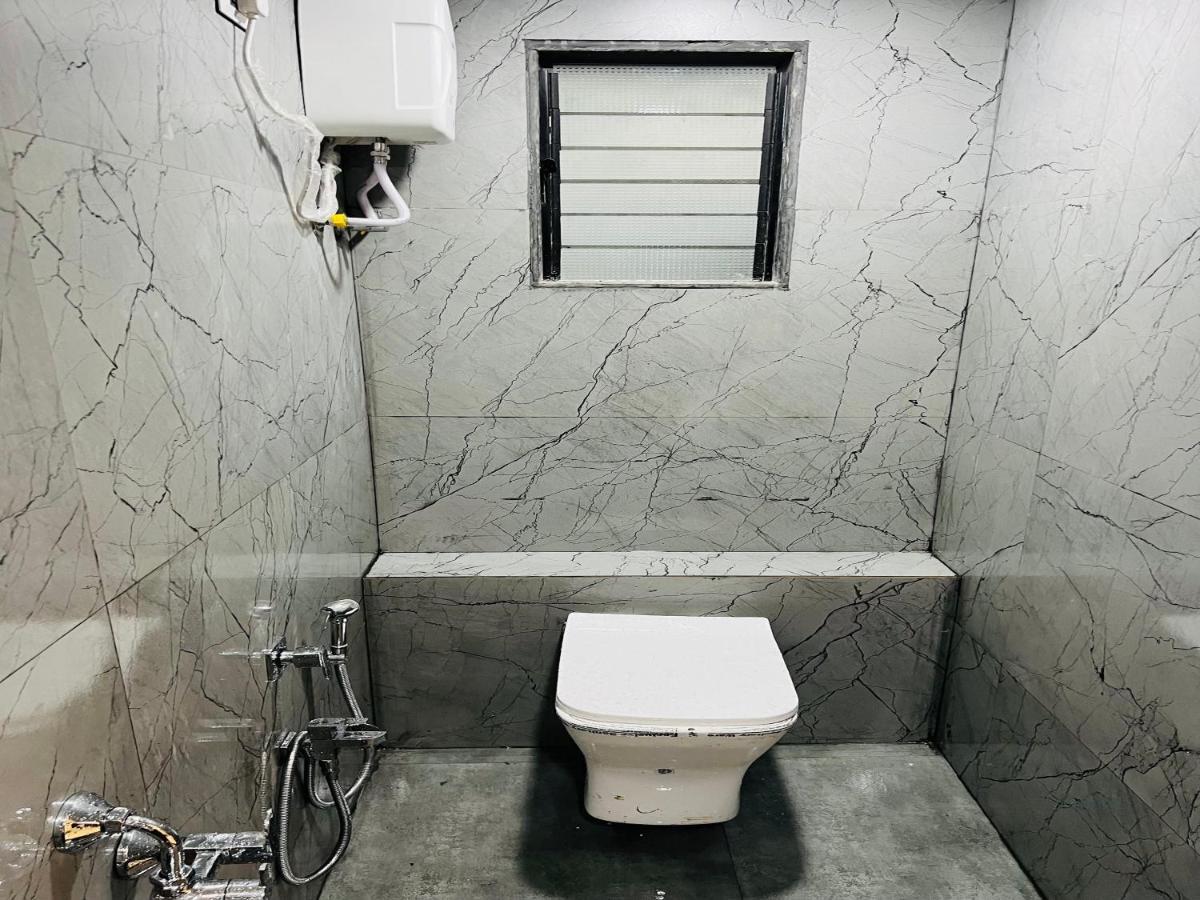 Hotel New City Light Сурат Екстериор снимка