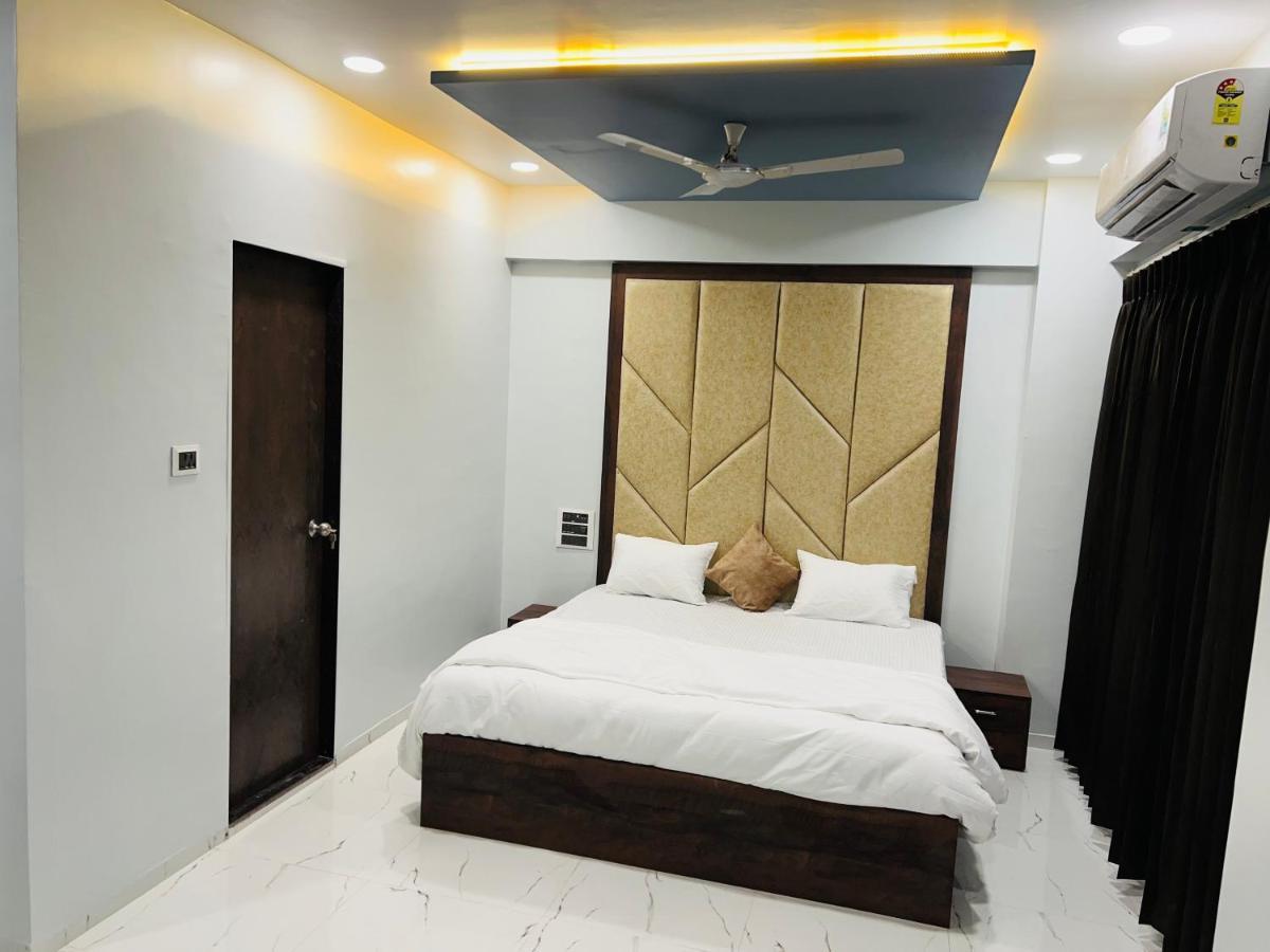 Hotel New City Light Сурат Екстериор снимка