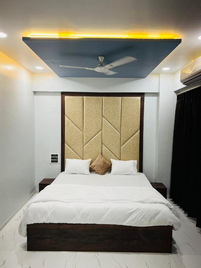 Hotel New City Light Сурат Екстериор снимка